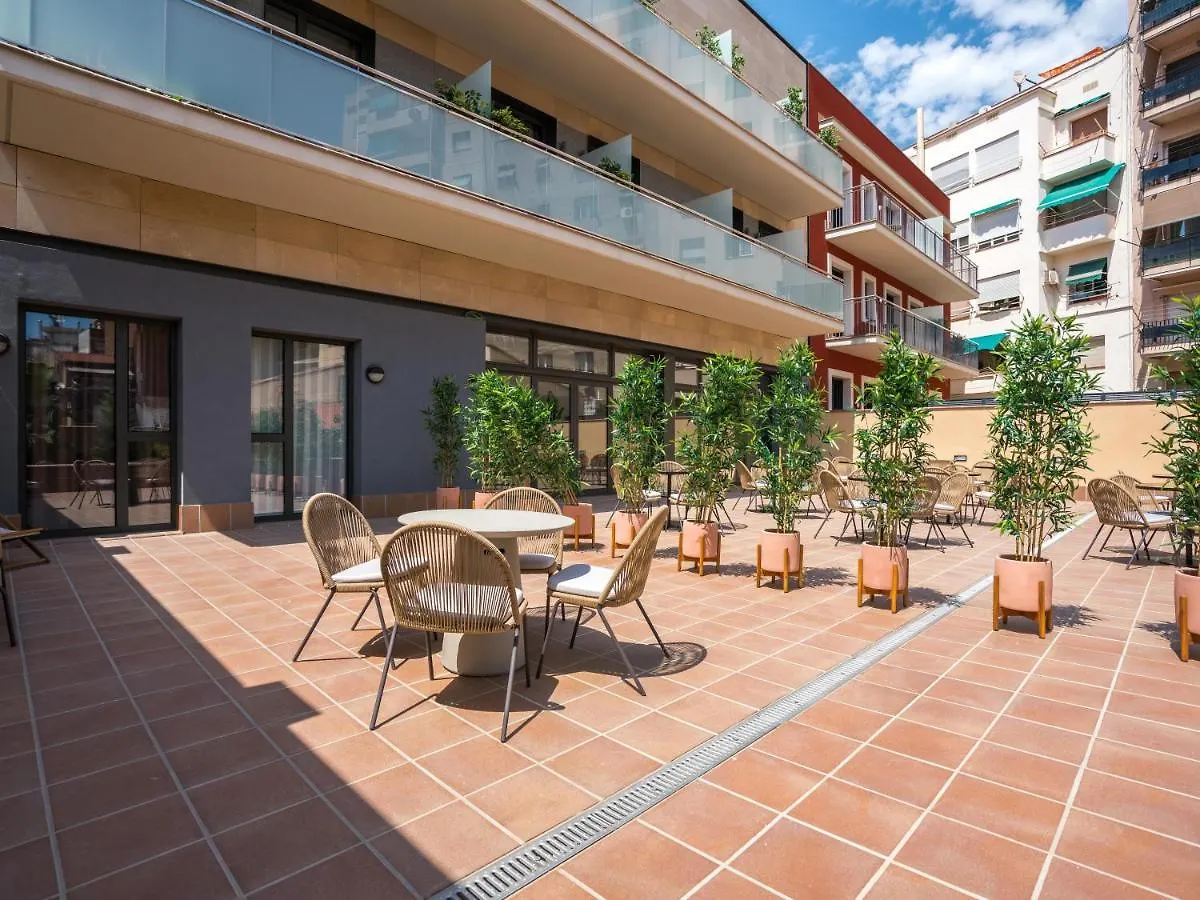 Hotel Limehome Barcelona Carrer De Besalu 82
