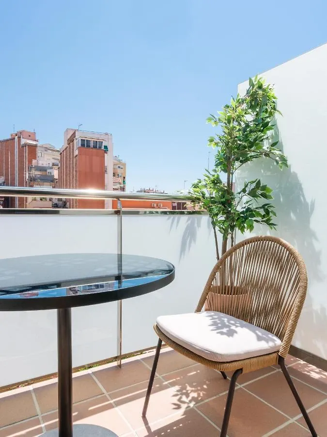 Limehome Barcelona Carrer De Besalu 82 Hotell